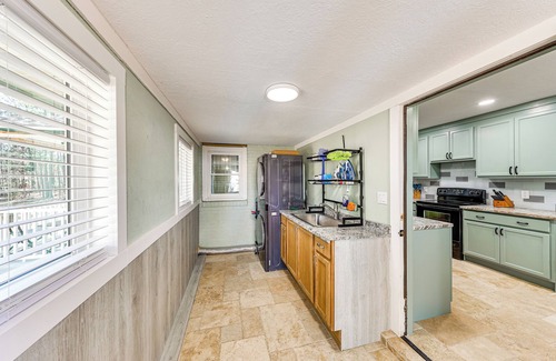 McCormick House | 4 Mi to Savannah River Access: Home w/Fire Pit