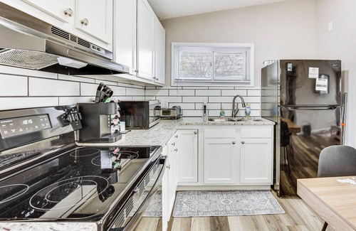 West Akron House | 4 Mi to Zoo & Dtwn Akron: Home w/Game Room!