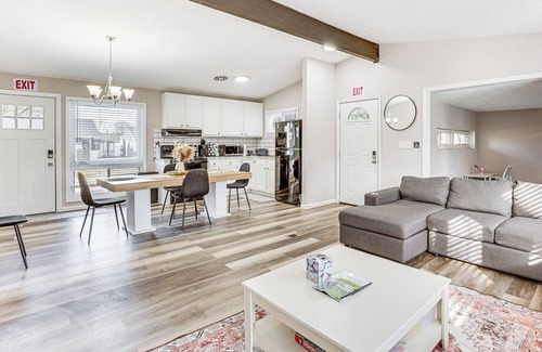 West Akron House | 4 Mi to Zoo & Dtwn Akron: Home w/Game Room!