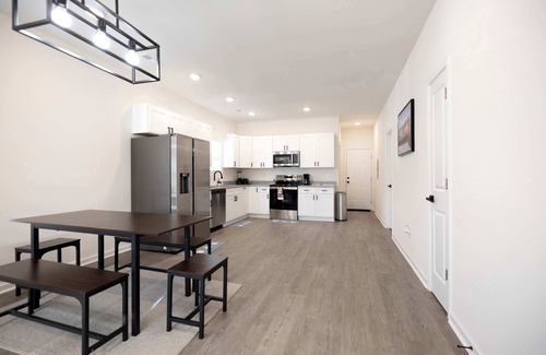 Burlington House | 4 Min to Downtown - 10 to Elon - Washer and Dryer
