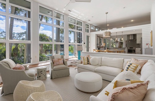 Vanderhorst Plantation House | 4 Minute Walk to the Beach with Pool