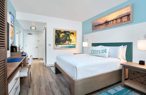 Fort Myers Beach Resort | 4 Oceanfront Rooms w/Outdoor Pool, Firepits + Near Fort Myers Beach