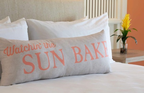 Fort Myers Beach Resort | 4 Oceanfront Rooms w/Outdoor Pool, Firepits + Near Fort Myers Beach