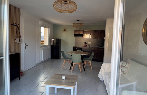 Arpajon-sur-Cere Apartment | 4-person apartment