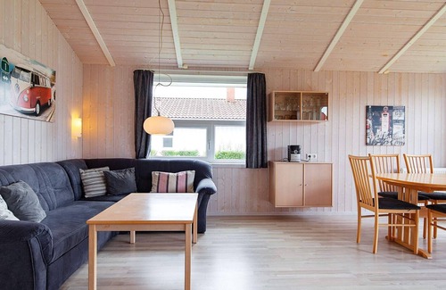 Lensterstrand House | 4 person holiday home in GROEMITZ