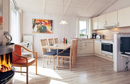 Lensterstrand House | 4 person holiday home in GROEMITZ