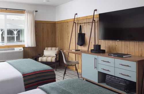 Jackson Hotel | 4 Pet-Friendly Units! Onsite Pool, Free Parking, Near Jackson Town Square