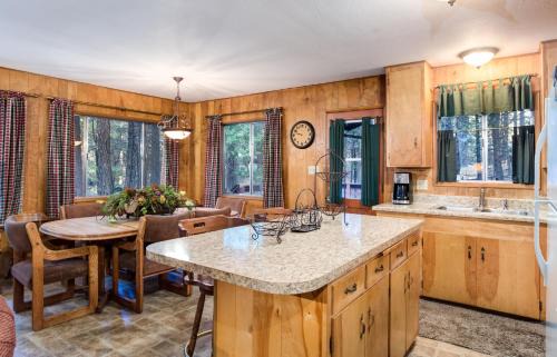 North Wawona Ski Chalet | 4 Pine Creek Cabin