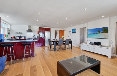 Croyde Apartment | 4 POINT VIEW-Award Winning 3 Bed Apartment with parking/Croyde Bay - 5 min walk