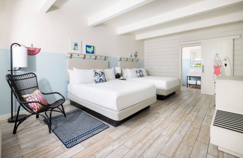 New Town Hotel | 4 Pool-view Rooms with 2 Queen Beds l Island Vibes Await in Blue Flamingo Resort