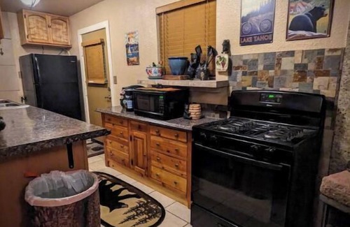 Carson City House | #4-Private Hot Tub*Near Tahoe, Reno & Airport*Free parking*Free fast Wifi*PetsOK