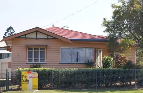Bundaberg South House | 4 Queen Beds Sleeps 10 Full Air Free Wifi/netflix