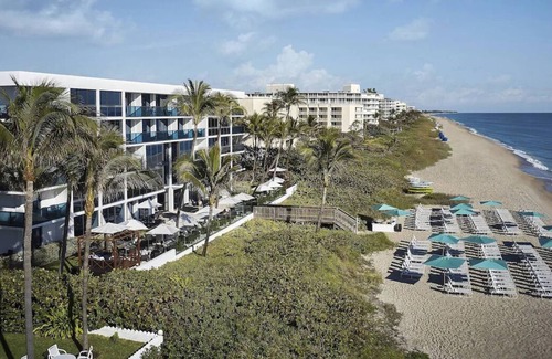 Palm Beach House | 4 Relaxing Rooms! Beachfront Accommodation + Free Parking + Outdoor Pool