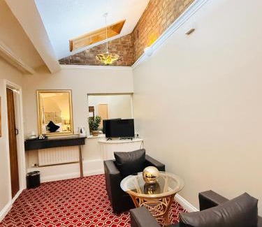 Frampton Hotel | 4 Sisters Inn