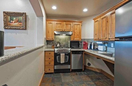 Zermatt Villa | 4-Star Zermatt Resort 2B2B Villa Only Min's to Park City, Deer Valley & Sundance