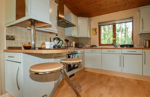 St Minver Cottage | 4 THE GLADE, pet friendly, with pool in St Minver