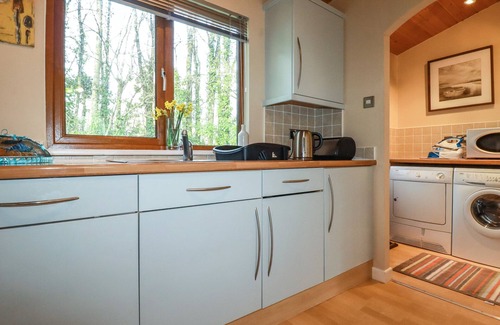 St Minver Cottage | 4 THE GLADE, pet friendly, with pool in St Minver