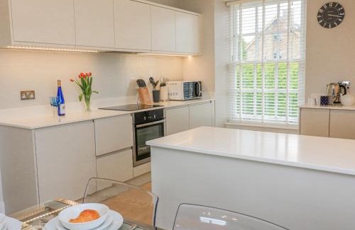 Dartmouth Apartment | 4 The Manor House Hillfield Village