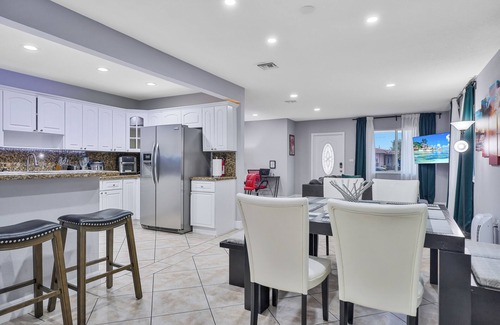 Coral Way House | 4 to 23 Guests GameRoom 2 Kitchens BAR BBQ