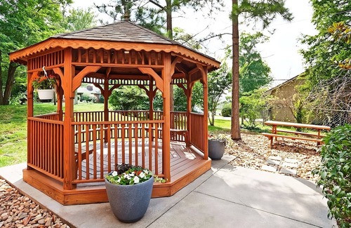 Ashley Oaks House | 4 Units Close to West Town Mall! Private Kitchen, FREE Parking, Pets Allowed!