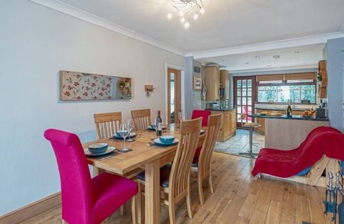 Ty Croes Cottage | 40 Church Street - a bungalow that sleeps 6 guests in 3 bedrooms