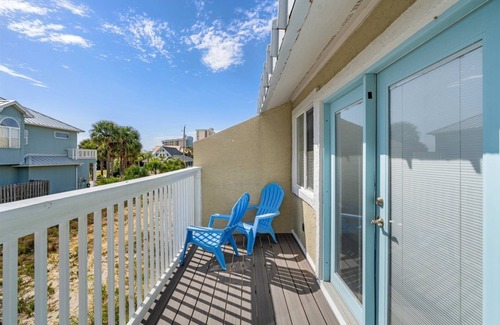 Thomas Drive Condo | 4109 A Safari St