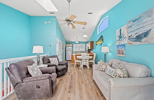 Thomas Drive Condo | 4109 A Safari St