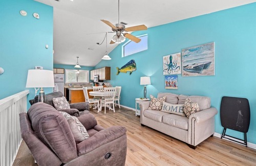 Thomas Drive Condo | 4109 A Safari St