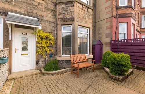 Leith Apartment | 414 - Lochend Road Apartment