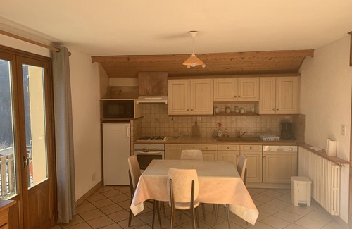 Salins-les-Thermes Apartment | 42 m2 apartment, ideal for a spa treatment in Brides or skiing in the 3 valleys.