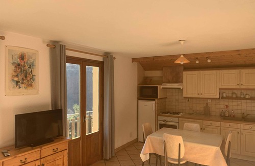 Salins-les-Thermes Apartment | 42 m2 apartment, ideal for a spa treatment in Brides or skiing in the 3 valleys.