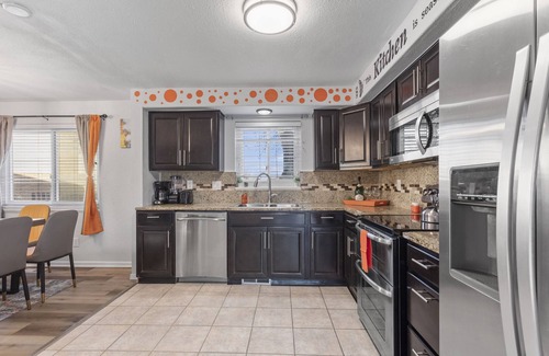 Arvada House | 420Friendly 7BR HotTub Sauna Theater PS5 Arcade RedRocks
