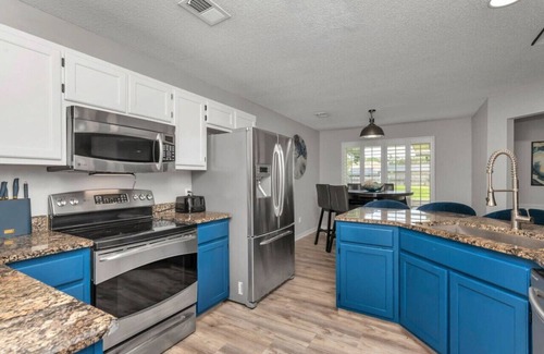 Navarre House | 428) TONS of amenities! Games+ heated pool