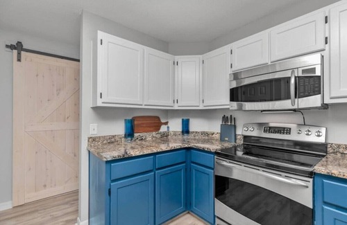 Navarre House | 428) TONS of amenities! Games+ heated pool
