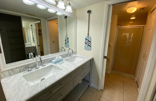 Trailer Estates Apartment | 4330 Shorewalk lakeview condo close to IMG and Beach