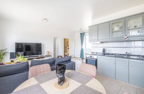 Magny-les-Hameaux Apartment | 44 m2 air-conditioned apartment with terrace not overlooked