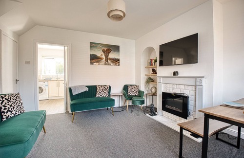 Bristol Ski Chalet | 45 Crediton Crescent