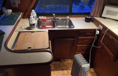 Fairview Boat Rental | 46’ motor yacht (6 hour charter tour)