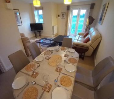 Stratford-upon-Avon House | 47 Wetherby Way, 3 bedrooms, sleeps 6, easy walk to town, Parking, Self Catering, Great View