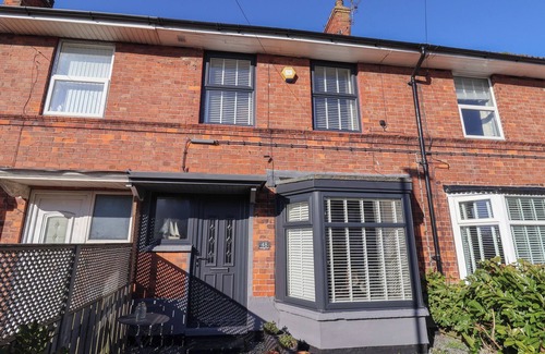 Withernsea Cottage | 48 WAXHOLME ROAD, pet friendly, country holiday cottage in Withernsea
