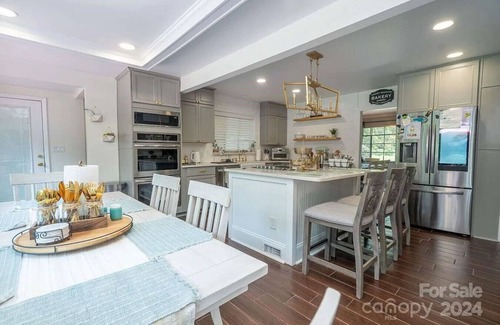 Marlwood Acre House | 487) Massive 3 bedroom with a firepit!