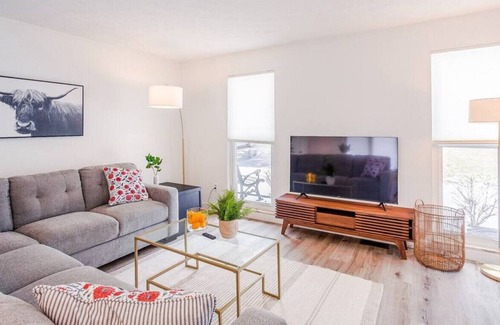 Lindenwald House | 4B House 10 min to West Chester, Liberty Hospitals, Spooky Nook