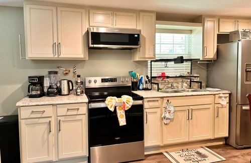 Oak Cliff Ski Chalet | 4BD/3BA/DFW Airport Patio private parking Piscina
