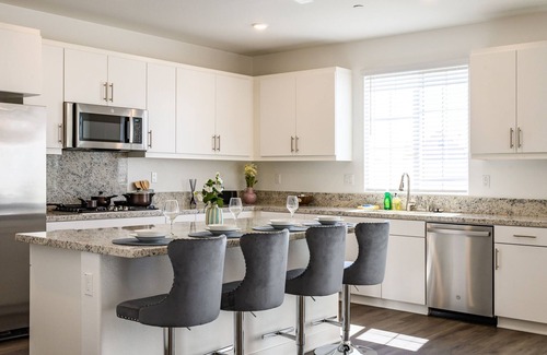 Patton House | 4bd/7 beds/Modern style/Elegant/comfortable