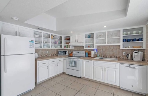Indian Rocks Beach House | 4Bdm Waterfront Home w/Heated Pool, Walk to Beach
