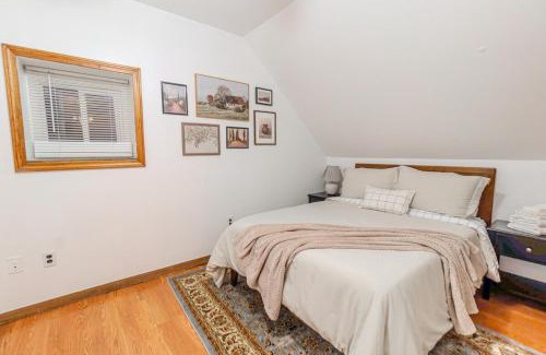 Winter Hill Apartment | 4BDR Near Tufts-10min-Walk to Subway-Free Parking