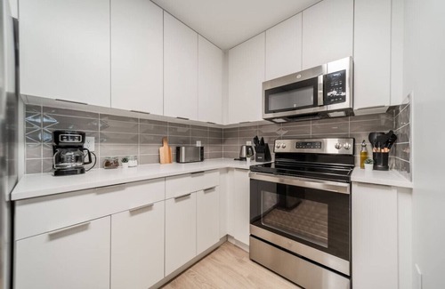 Charlotte Center City Apartment | 4Bed/2Bath - W/Wi-Fi +Fitness Centre +Truist Field