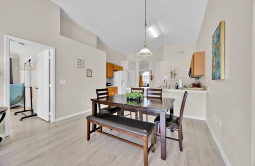 Westridge House | 4Bed 3Bath Private Pool Sunrise Retreat