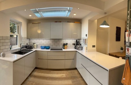 Walthamstow House | 4Bedroom house With Fireplace and Sauna