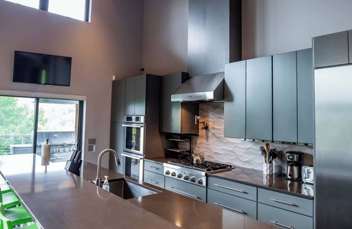 Waitsfield House | 4BR – 2 Mstr Suites, Hot Tub, Prime Views, Privacy